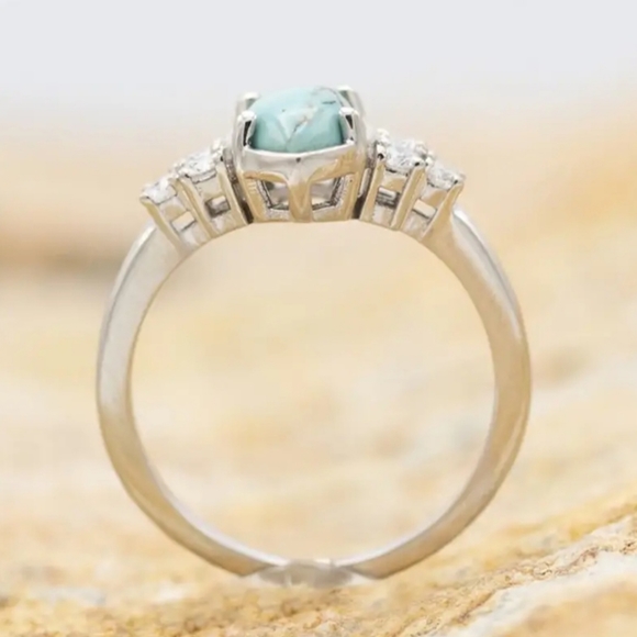 New Size 8 Three Piece Ring Set - Picture 10 of 11